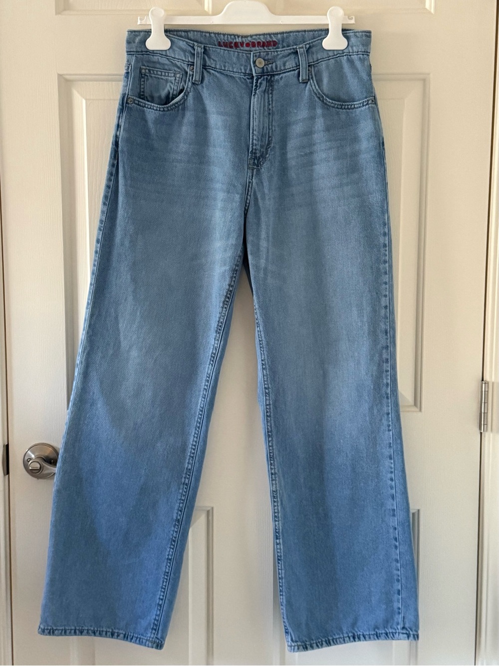 Lucky Brand Jeans Size 8 Light Wash Relaxed Straight Leg